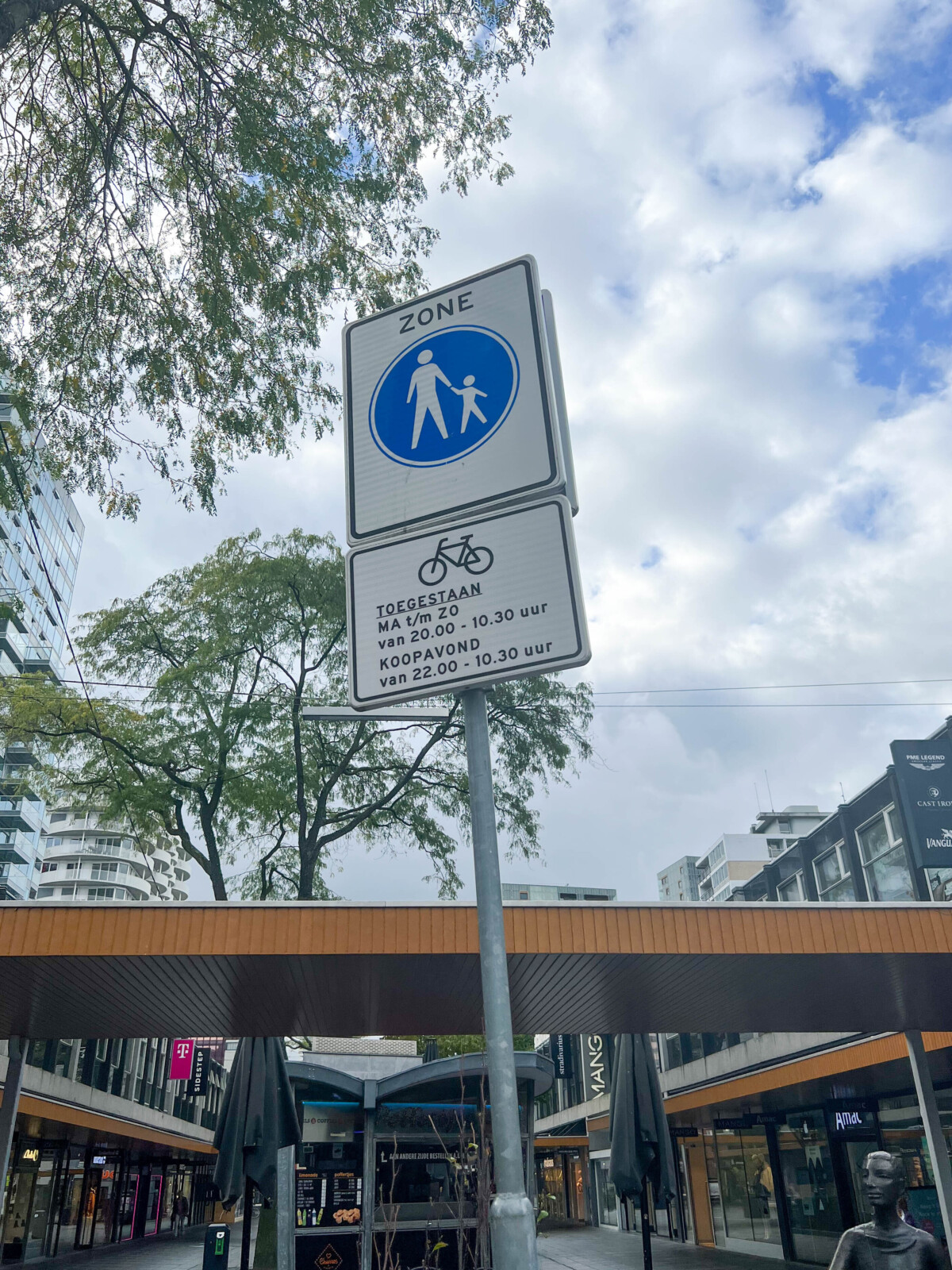 Bord fietsen voetgangersgebied Rotterdam