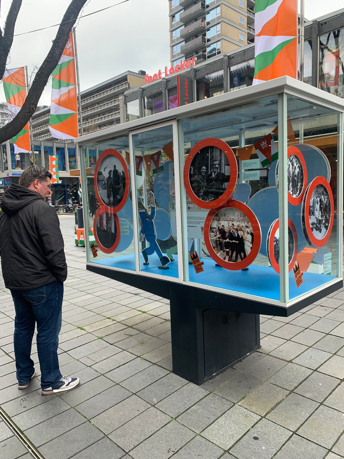 Koningsdag vitrine Lijnbaan