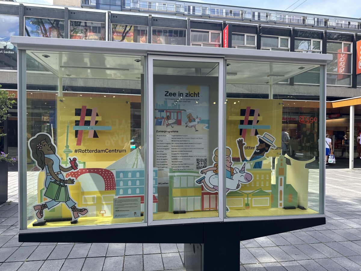 Lijnbaan zomer vitrine min
