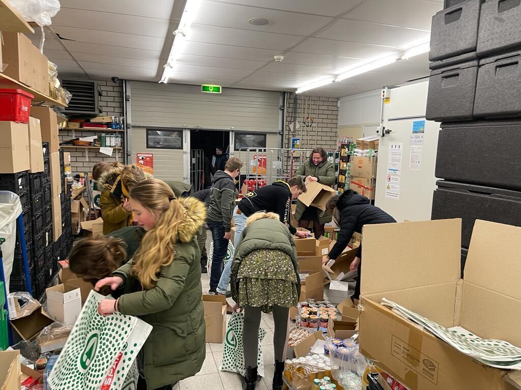 Helpen inpakken kerst