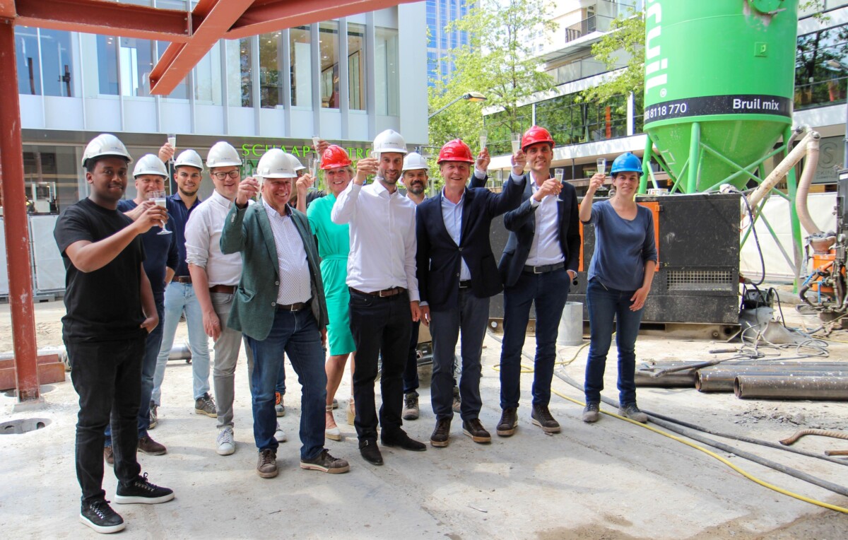 Feestelijk moment The Lobby eerste paal