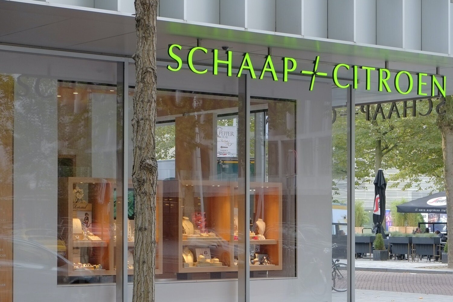 Schaap en Citroen voorzijde Kruiskade