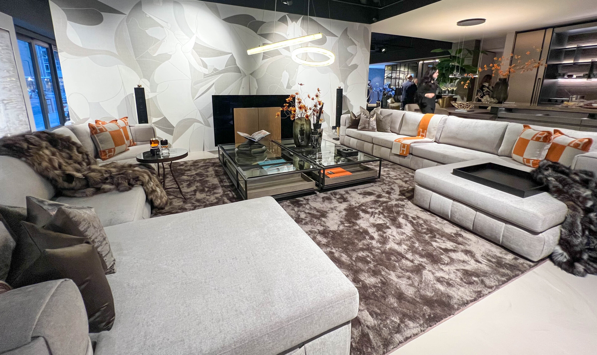 Arowonen opent in Rotterdam